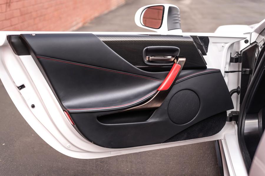 Детали интерьера Lexus LF-A 2010 года  (NA) (фото 5 из 35)
